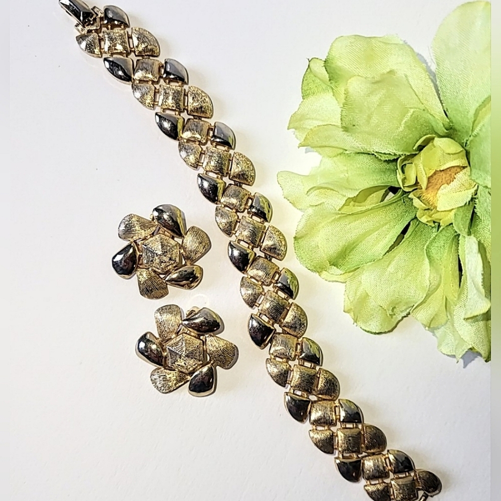 EMMONS VINTAGE BRACELET & CLIP EARRINGS SET DEMI-PARURE GOLDTONE - Picture 12 of 12